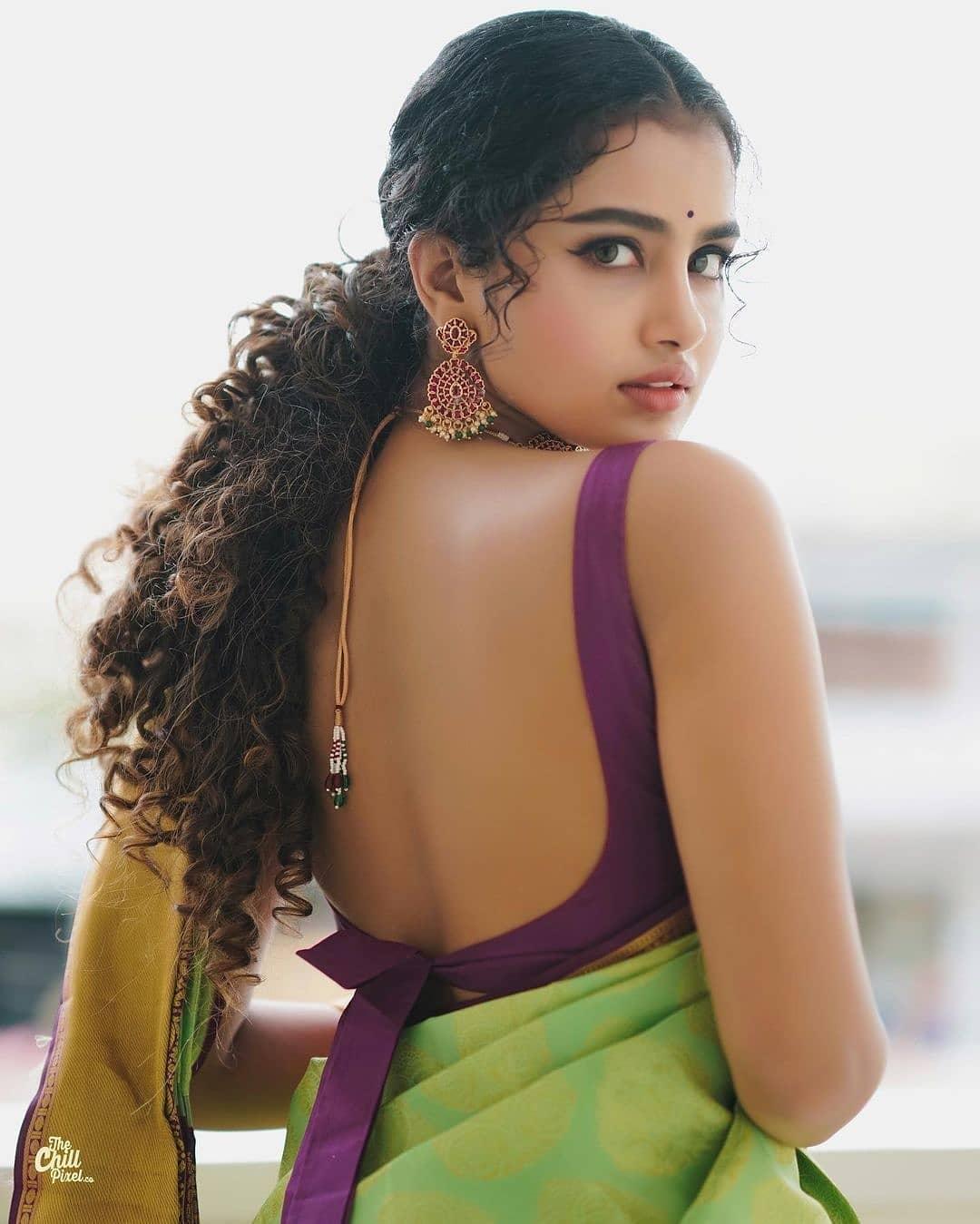 Anupama-Parameswaran-in-Saree-hot-photos-Anupama-Parameswaran-looking-very-beautiful-and-sexy-stills--50439