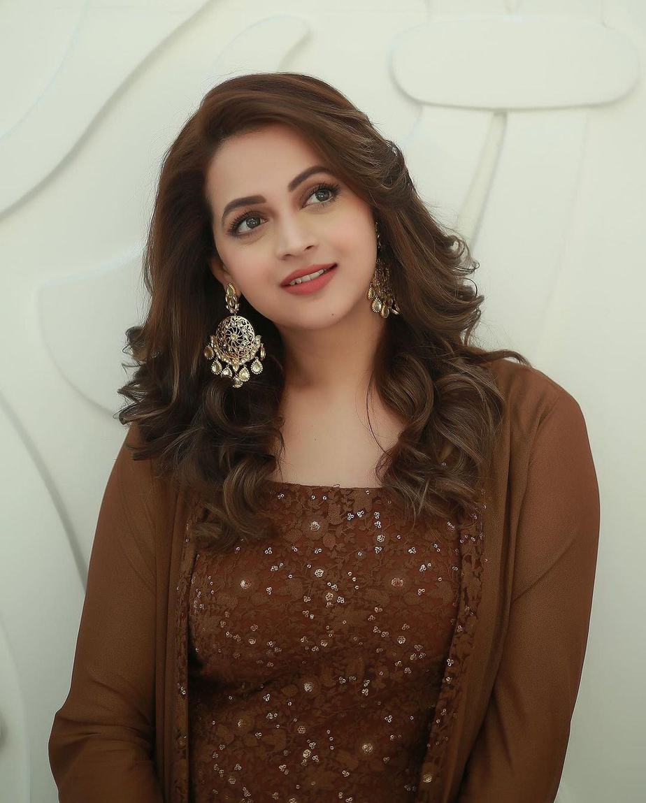 Bhavana-Menon-in-a-brown-salwar-suit-by-Label-m-3