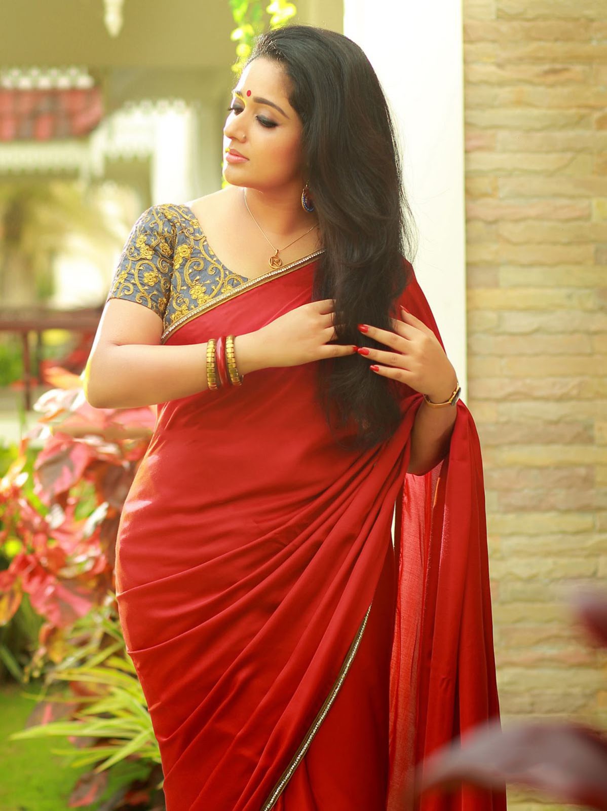 Kavya-Madhavan-in-saree-photo-shoot-for-laksyah-(20)69