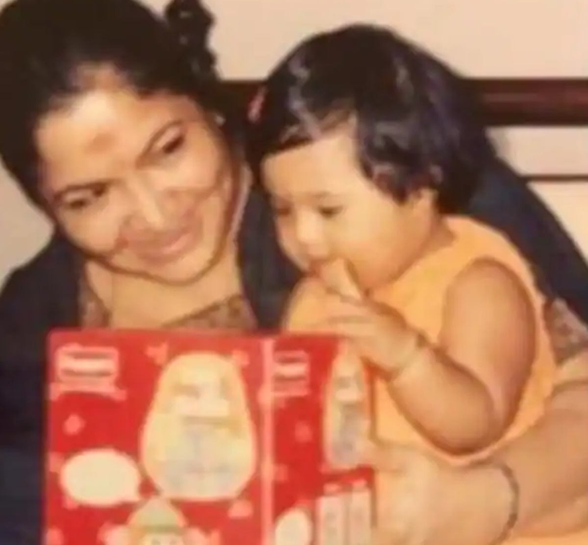 Chithra With Daughter 