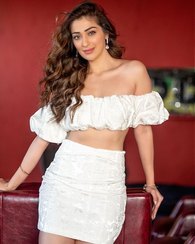 lakshmi rai 6